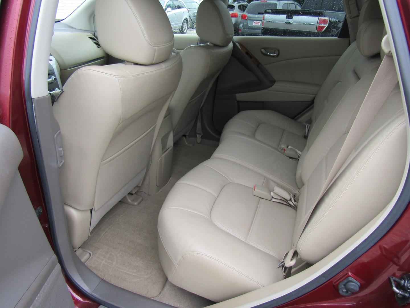 2011 Burgandy /Tan Nissan Murano (JN8AZ1MU0BW) with an V6 engine, Automatic transmission, located at 15016 S Hwy 231, Midland City, AL, 36350, (334) 983-3001, 31.306210, -85.495277 - Photo#4